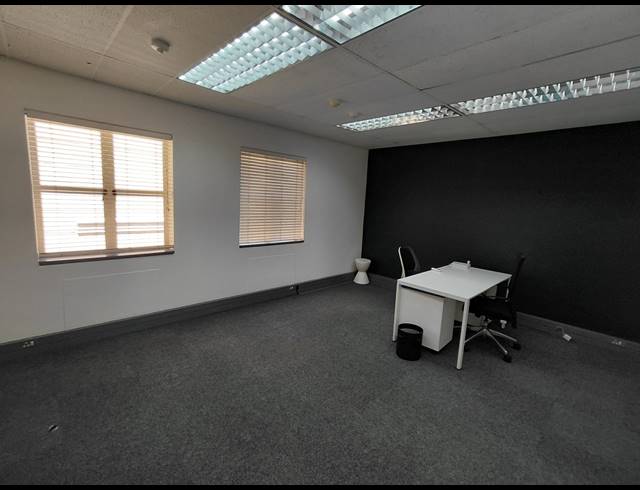 31M² OFFICE TO LET IN EPSOM DOWNS